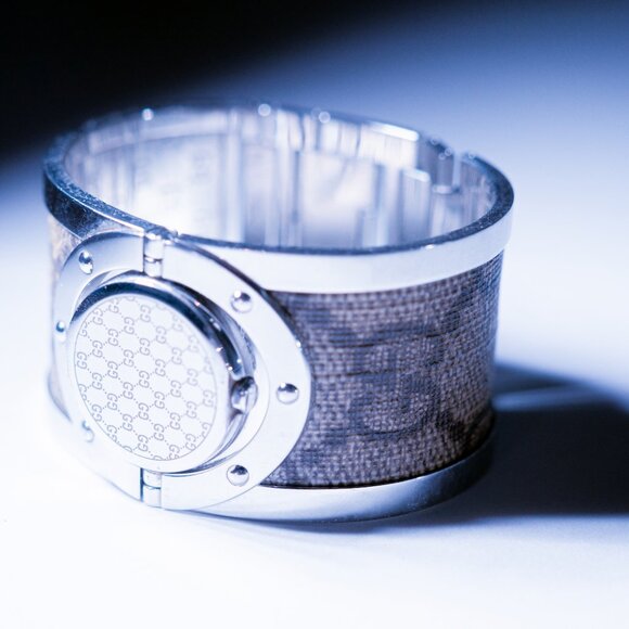 Gucci Monogram Twirl Watch - Picture 5 of 10